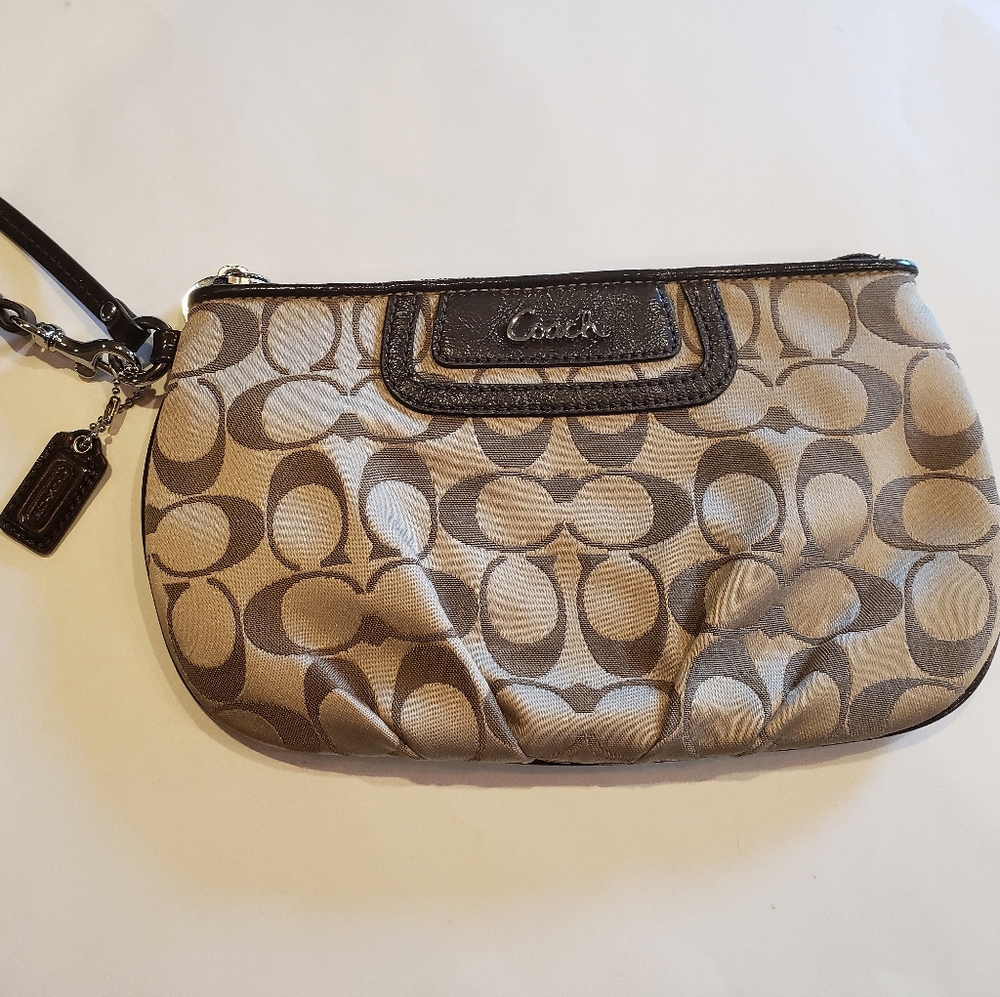 Coach Wristlet in Sand/light Brown New Without Tag
